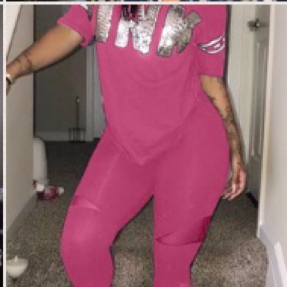 PINK leggings and tshirt